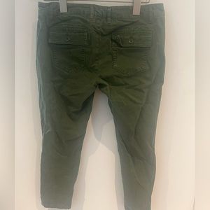 WOMENS GAP GREEN CAPRI PANT PETITE SIZE 2 (c)